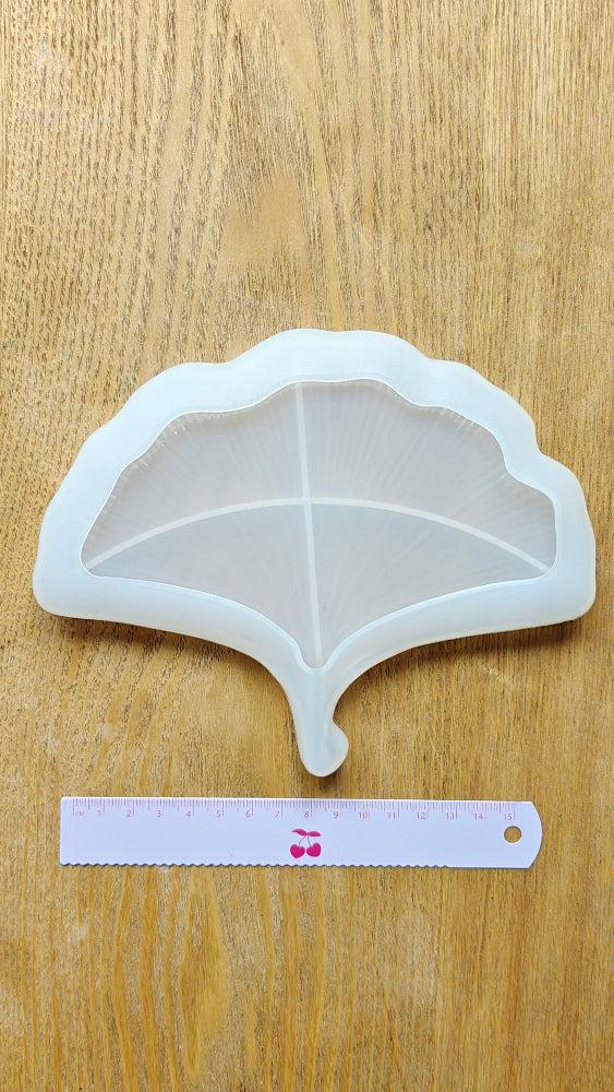 Silikonimuotti lehtiviuhka. Käytä valuhartsin/ekohartsin tai epoksihartsin kanssa viuhkamaisen lehden luomiseksi.