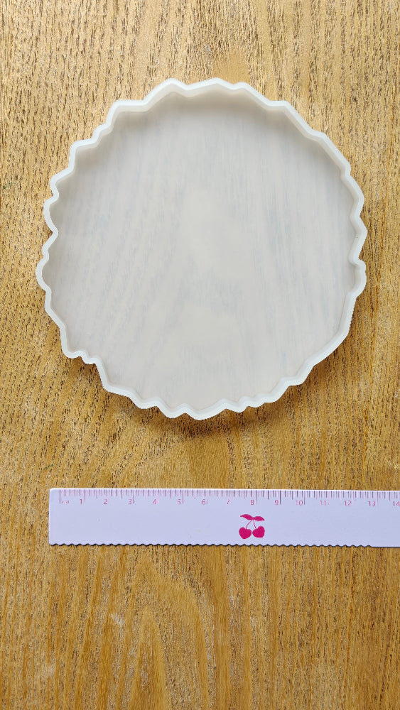 Silikonimuotti esimerkiksi mukinaluseksi, alustaksi tai osaksi kaunista esillepanoa. Käytä valuhartsin, epoksihartsin tai uv hartsin, eli koruhartsin kanssa.