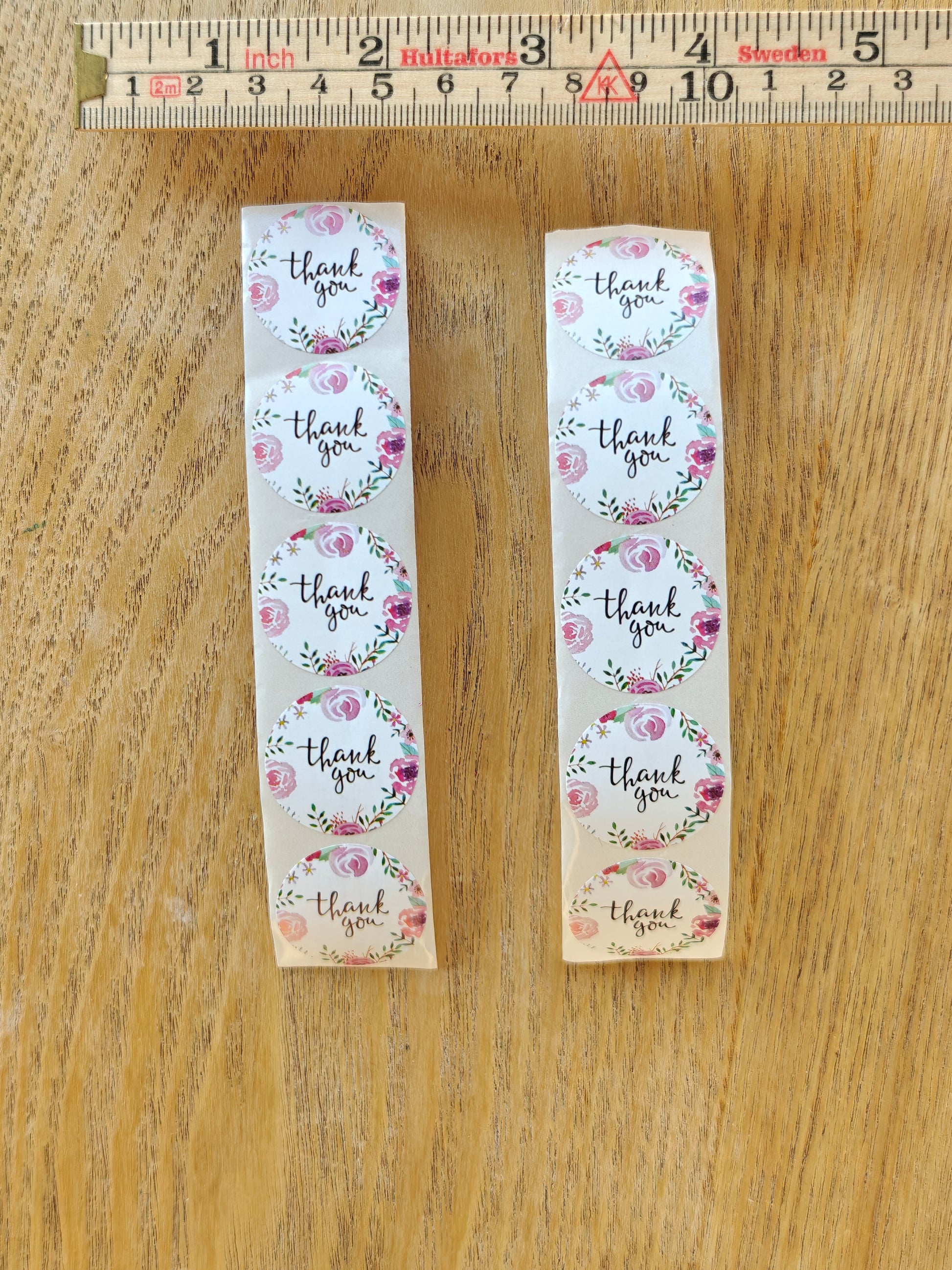 Kukallinen thank you tarra kiitoskortteihin tai paketin sulkijaksi