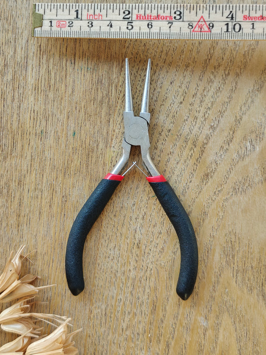 Pyöreäkärkiset pihdit