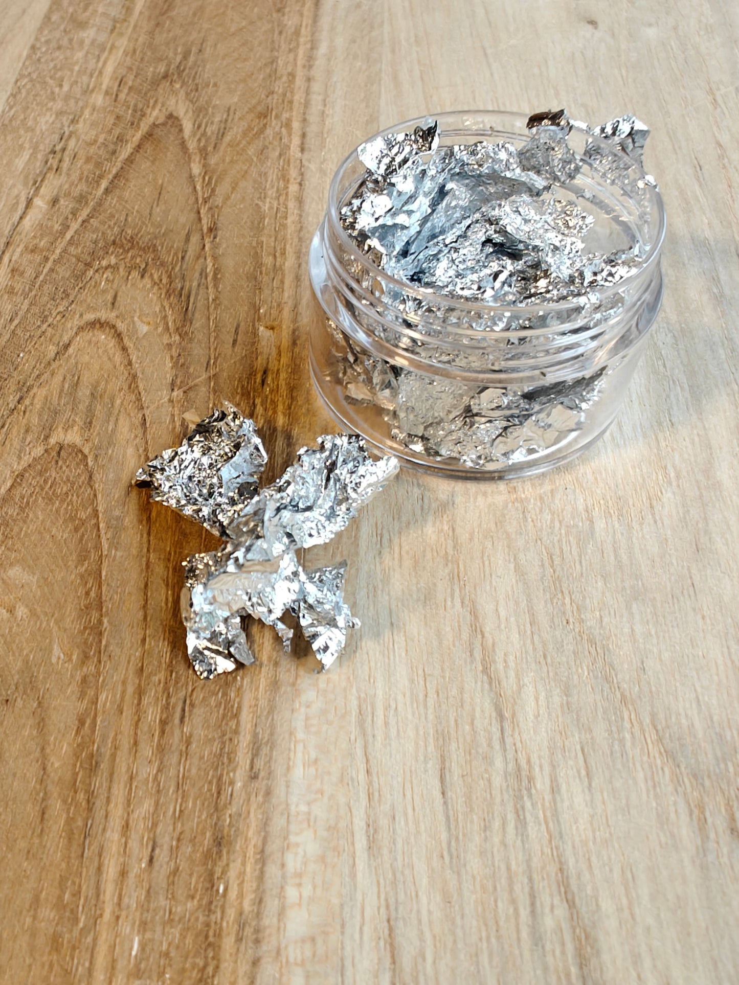 Lehtimetalli - 15ml purkissa - Useita värejä