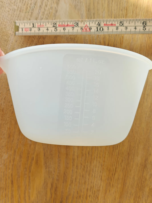 Silikoninen sekoituskippo epoksihartsin tai ekohartsin sekoittamiseen. 