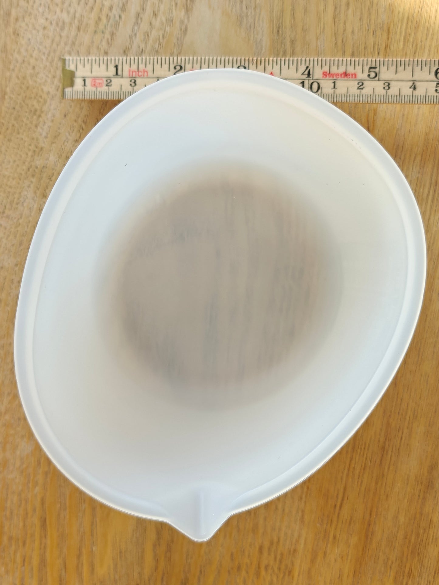 Silikoninen sekoituskippo epoksihartsin tai ekohartsin sekoittamiseen. 